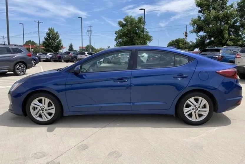 2019 Hyundai Elantra SEL photo 1