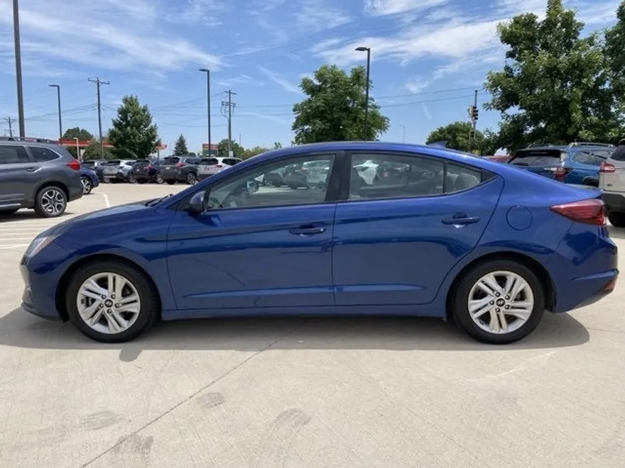 2019 Hyundai Elantra SEL photo 1