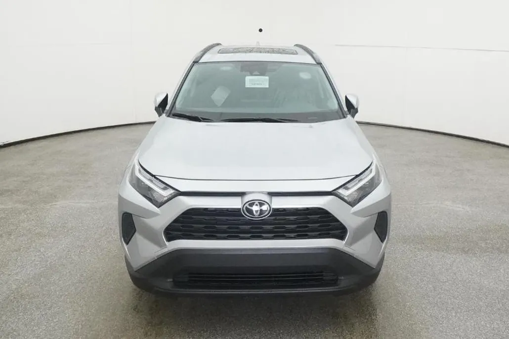 2025 Toyota RAV4 Hybrid XLE photo 1