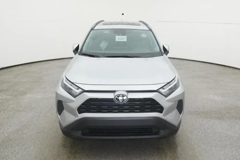 2025 Toyota RAV4 Hybrid XLE photo 1