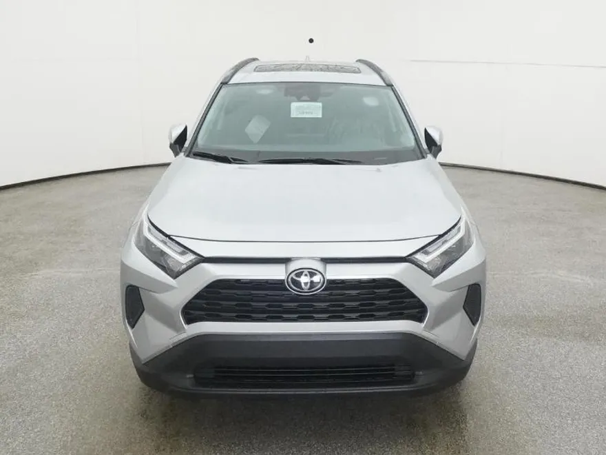 2025 Toyota RAV4 Hybrid XLE photo 1