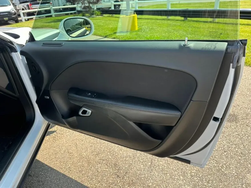 2020 Dodge Challenger SXT photo 10