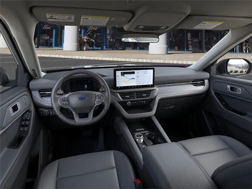 2025 Ford Explorer photo 1