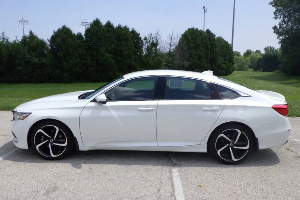 2019 Honda Accord Sport photo 1