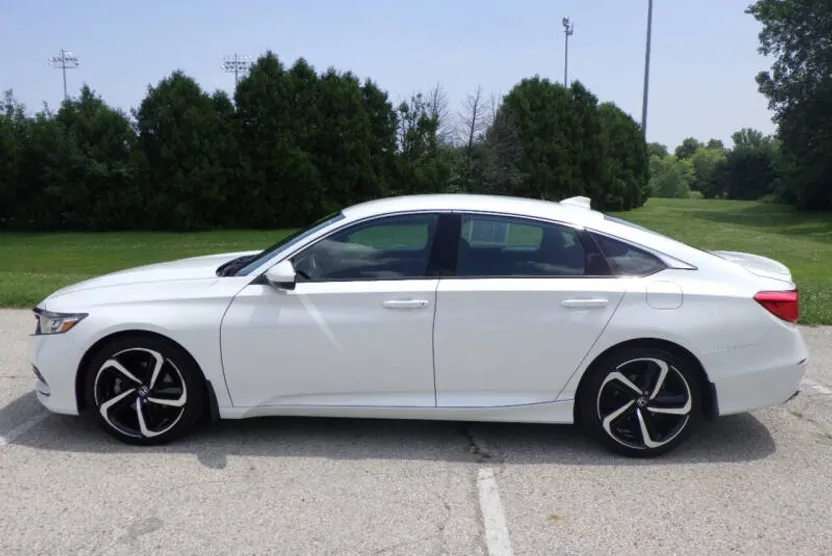 2019 Honda Accord Sport photo 1