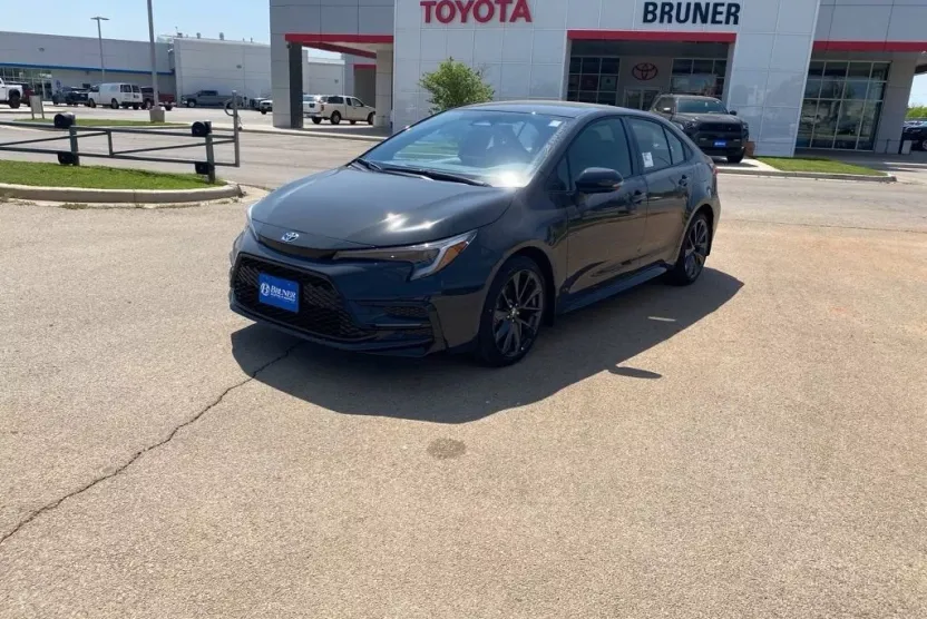 2025 Toyota Corolla SE photo 1