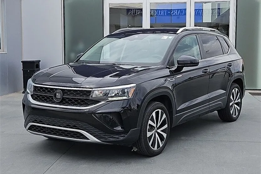 2024 Volkswagen Taos SE photo 1