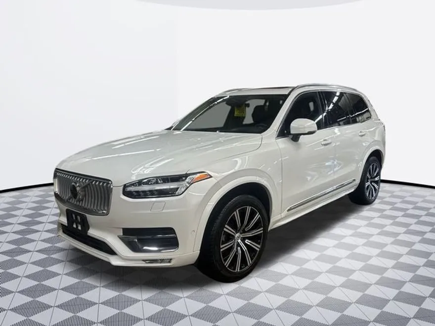 2025 Volvo XC90 B5 Plus photo 1