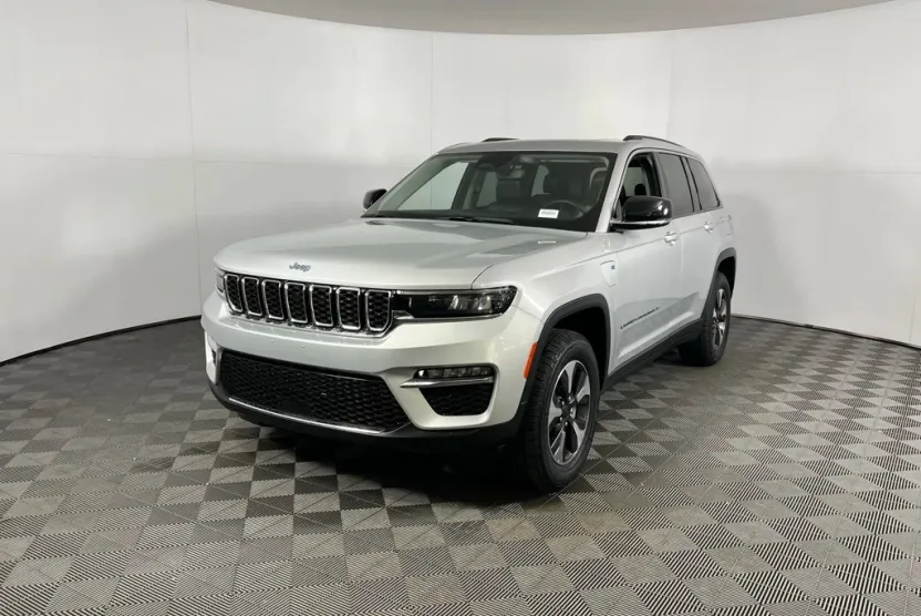 2023 Jeep Cherokee 4xe photo 1