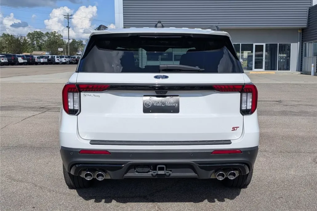 2025 Ford Explorer ST photo 1