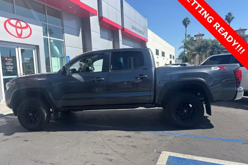 2023 Toyota Tacoma SR5 V6 photo 1