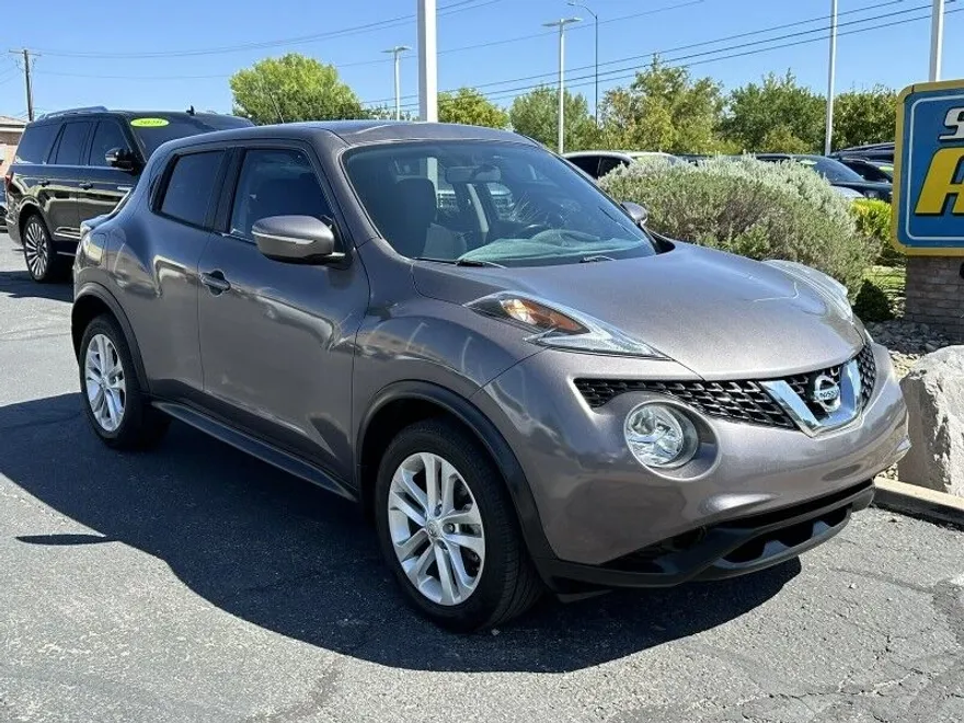 2015 Nissan Juke SV photo 1