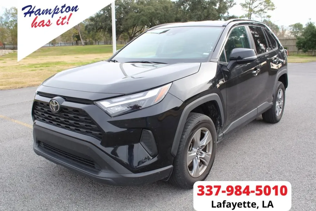 2022 Toyota RAV4 XLE photo 1