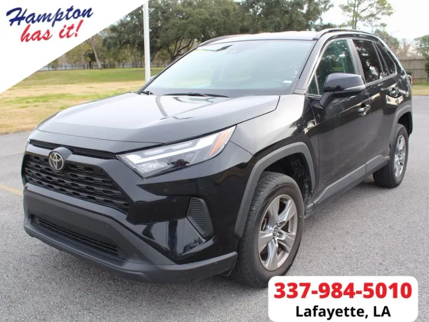 2022 Toyota RAV4 XLE photo 1