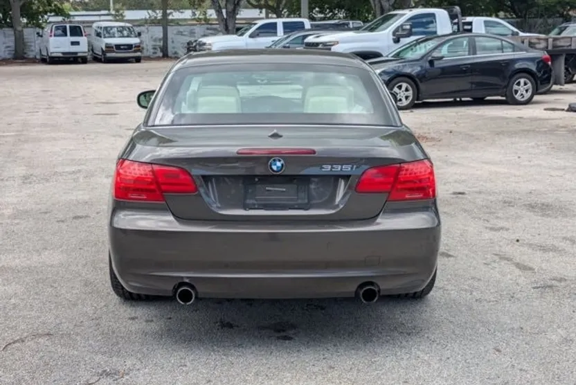 2011 Bmw 335i 3-Series photo 1