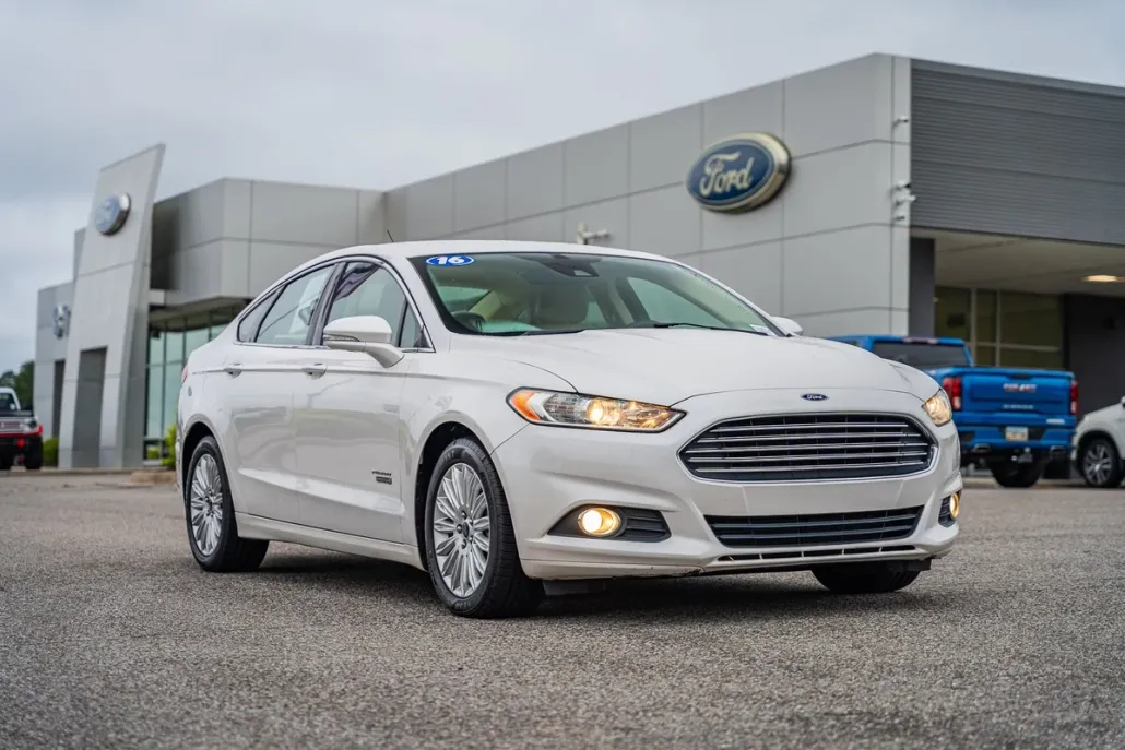 2016 Ford Fusion Energi SE photo 1