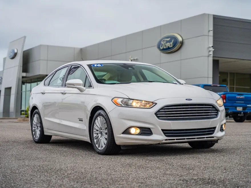 2016 Ford Fusion Energi SE photo 1