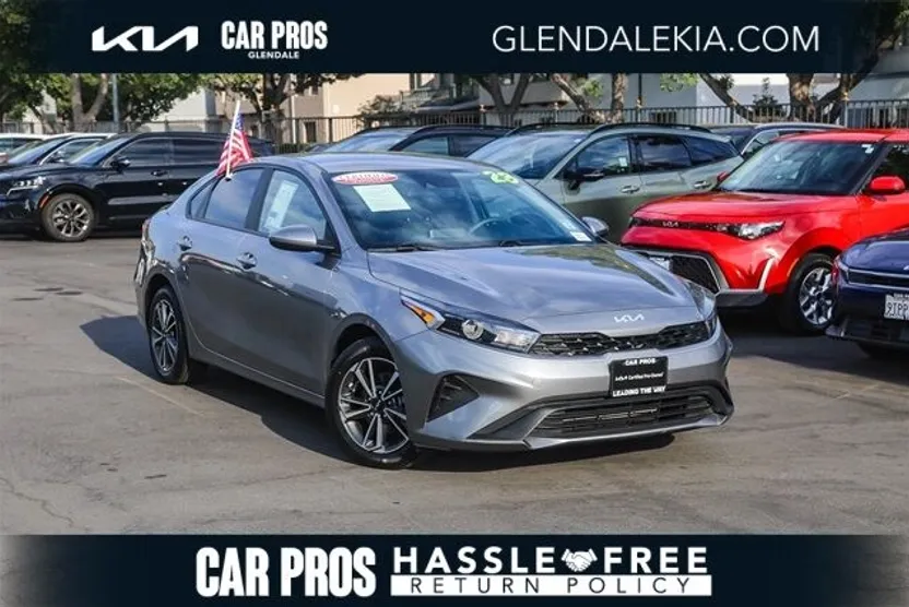 2023 Kia Forte LXS photo 1