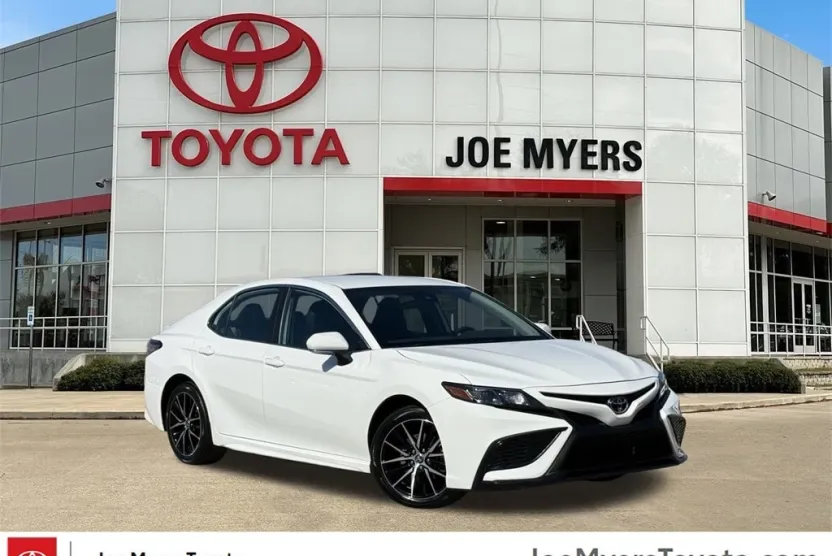 2024 Toyota Camry SE photo 1