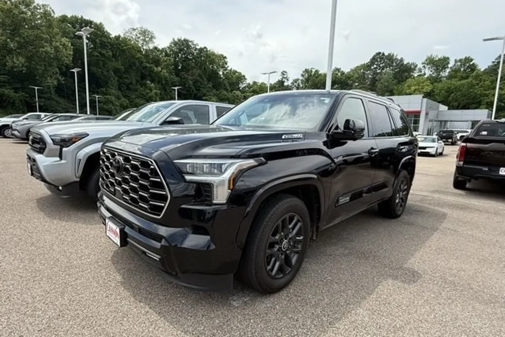 2024 Toyota Sequoia Platinum photo 1