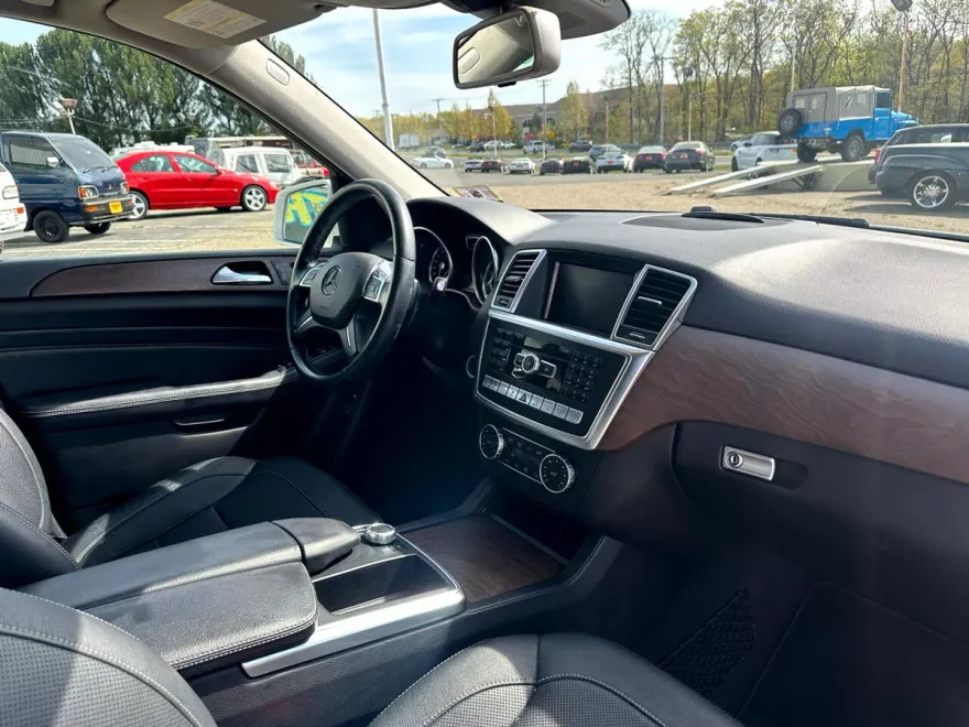 2015 Mercedes Benz ML 4MATIC 350 photo 28