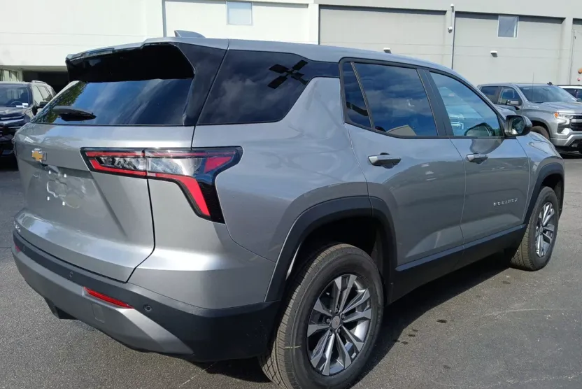 2026 Chevrolet Equinox LT photo 1