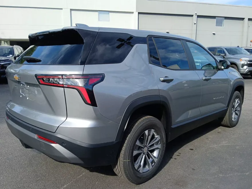 2026 Chevrolet Equinox LT photo 1