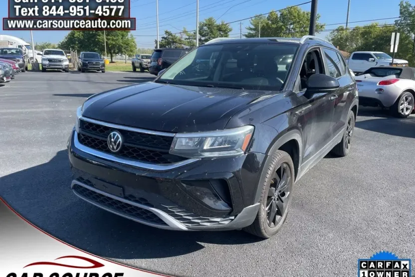 2022 Volkswagen Taos SE photo 1