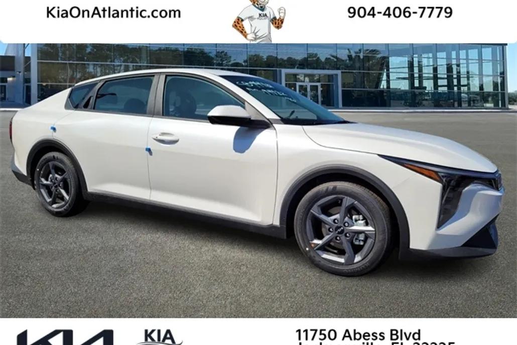 2025 Kia K4 LXS photo 1