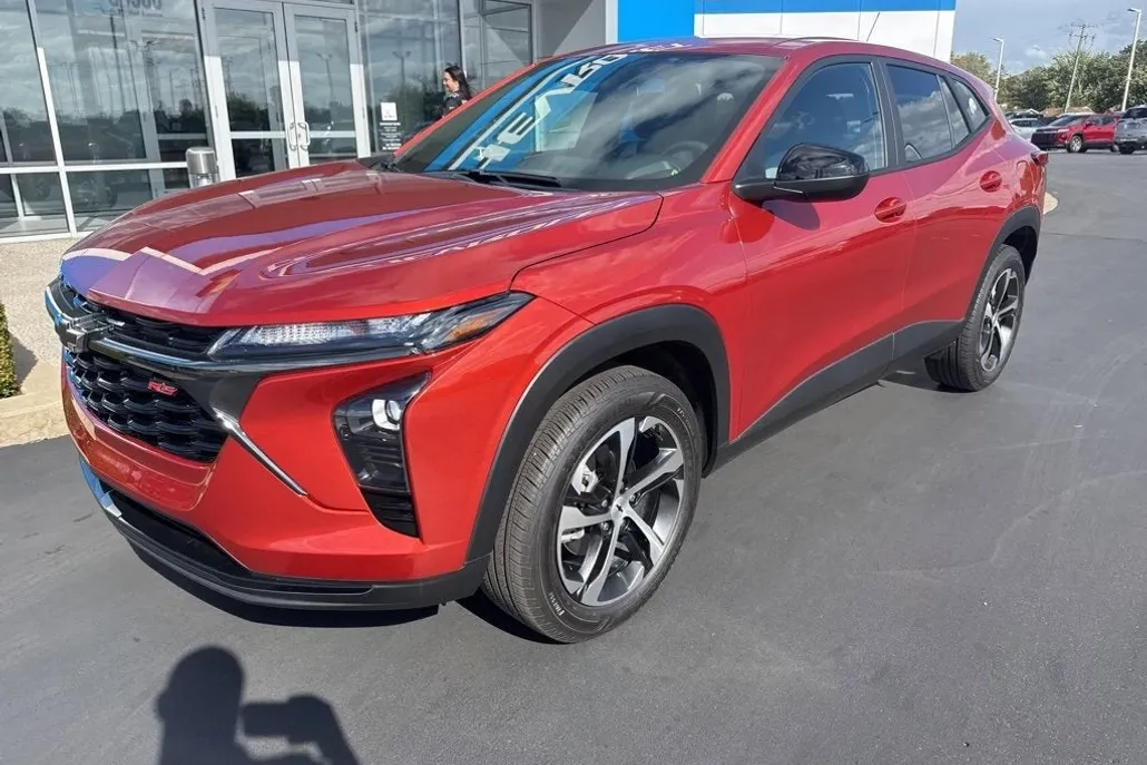 2024 Chevrolet Trax photo 1