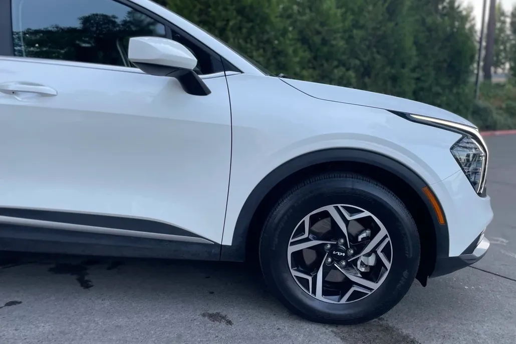 2024 Kia Sportage LX photo 1