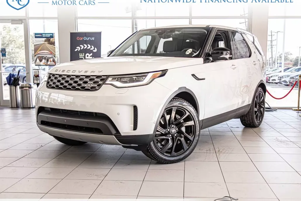 2024 Land Rover Discovery S photo 1