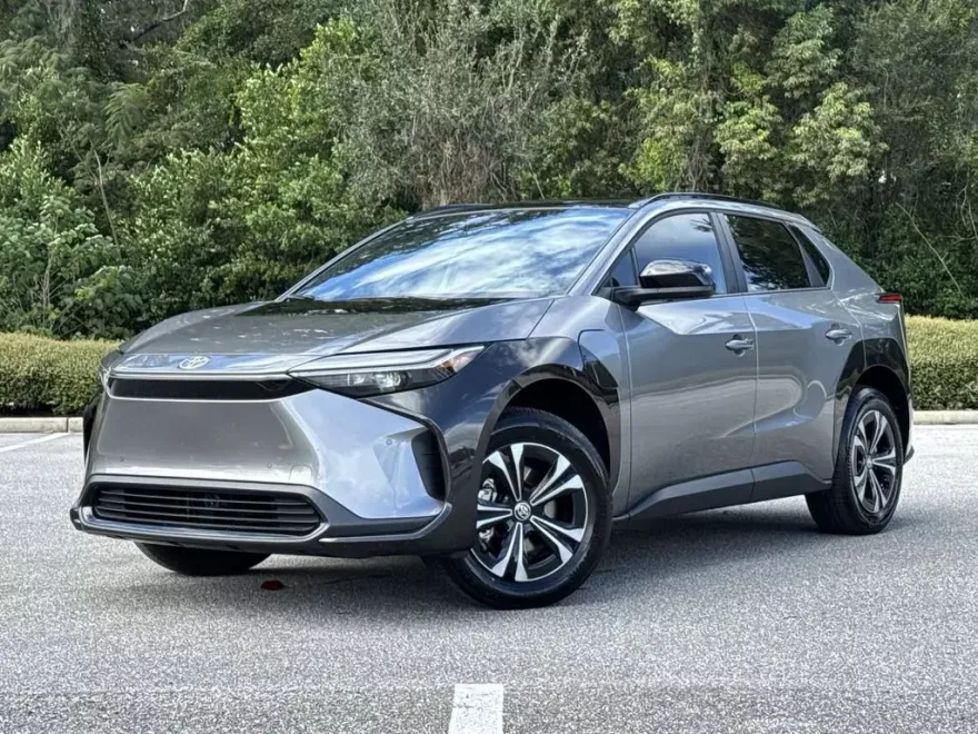 2025 Toyota bZ4X XLE photo 1