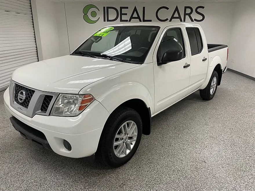 2019 Nissan Frontier Crew Cab SV photo 1