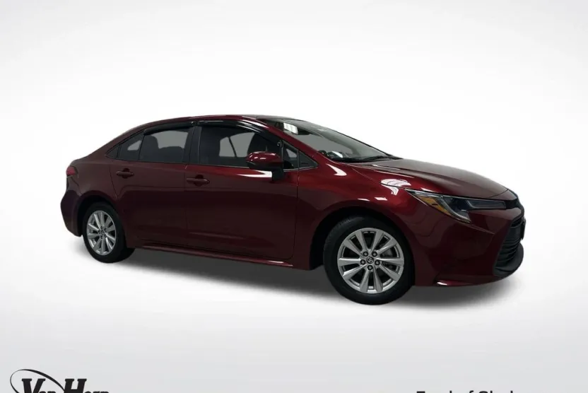 2023 Toyota Corolla LE photo 1