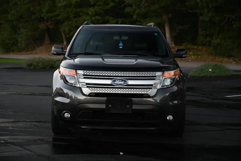 2015 Ford Explorer XLT photo 1