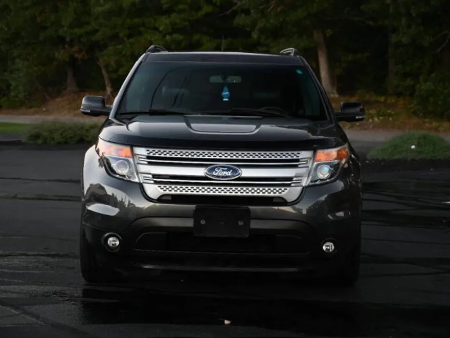 2015 Ford Explorer XLT photo 1