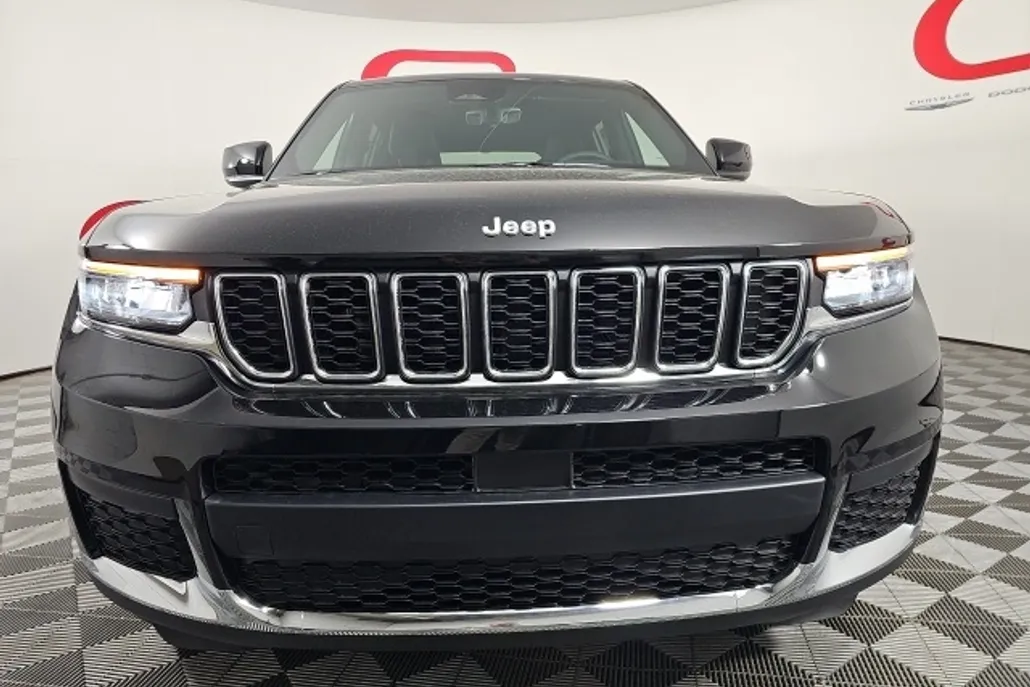 2025 Jeep Grand Cherokee Laredo X photo 1