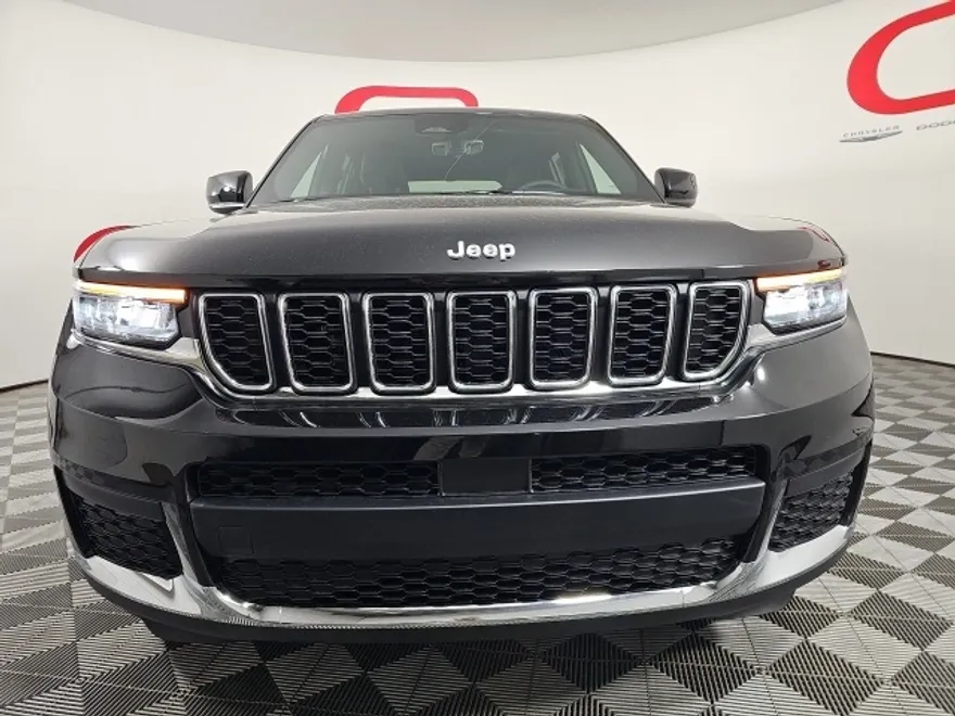 2025 Jeep Grand Cherokee Laredo X photo 1