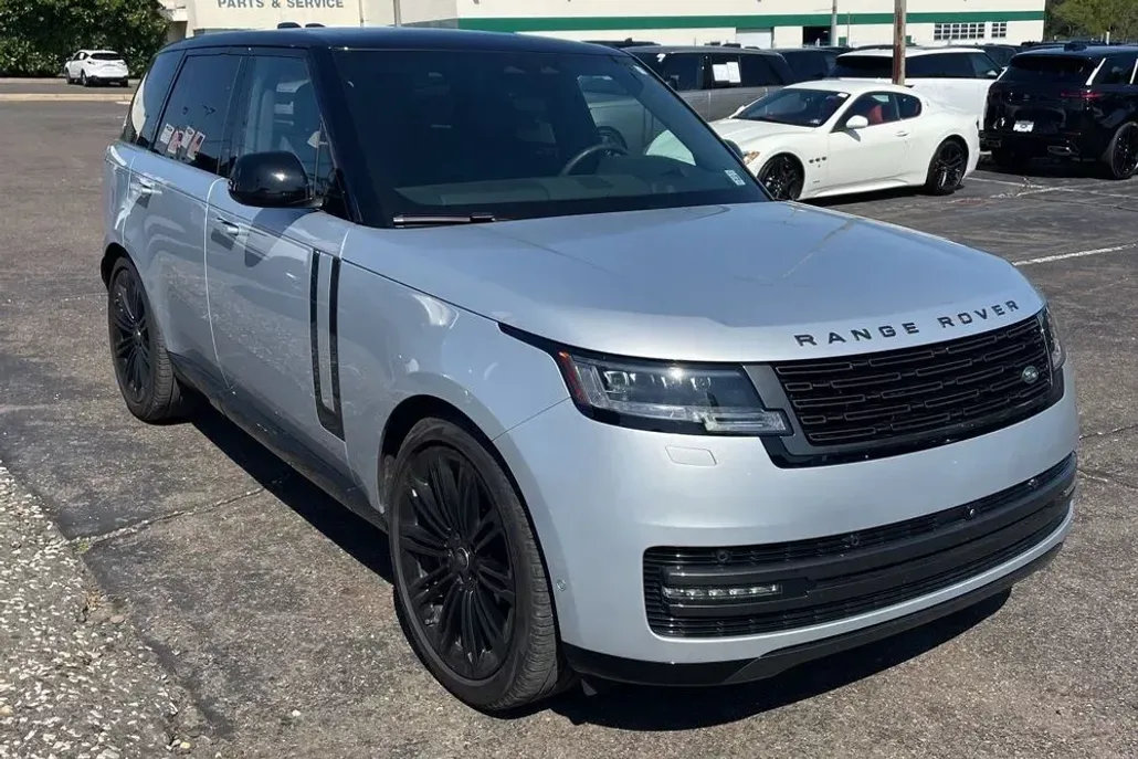 2024 Land Rover Range Rover SE photo 1