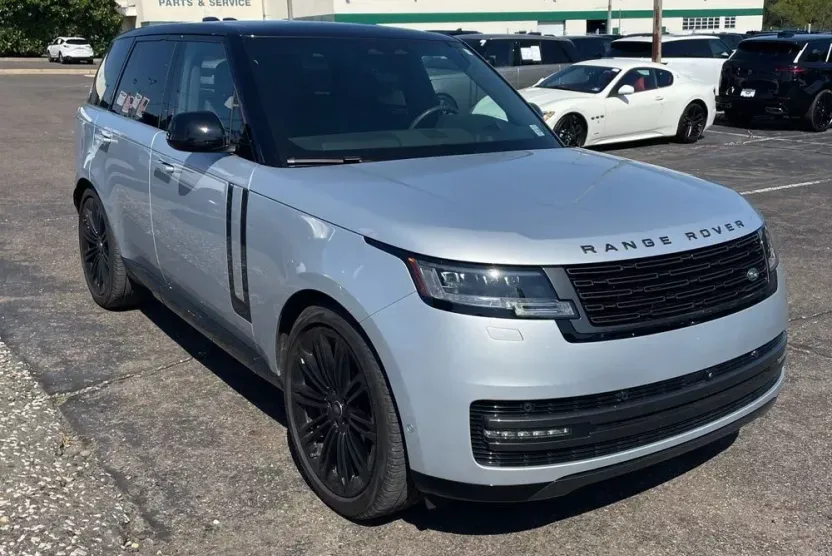 2024 Land Rover Range Rover SE photo 1