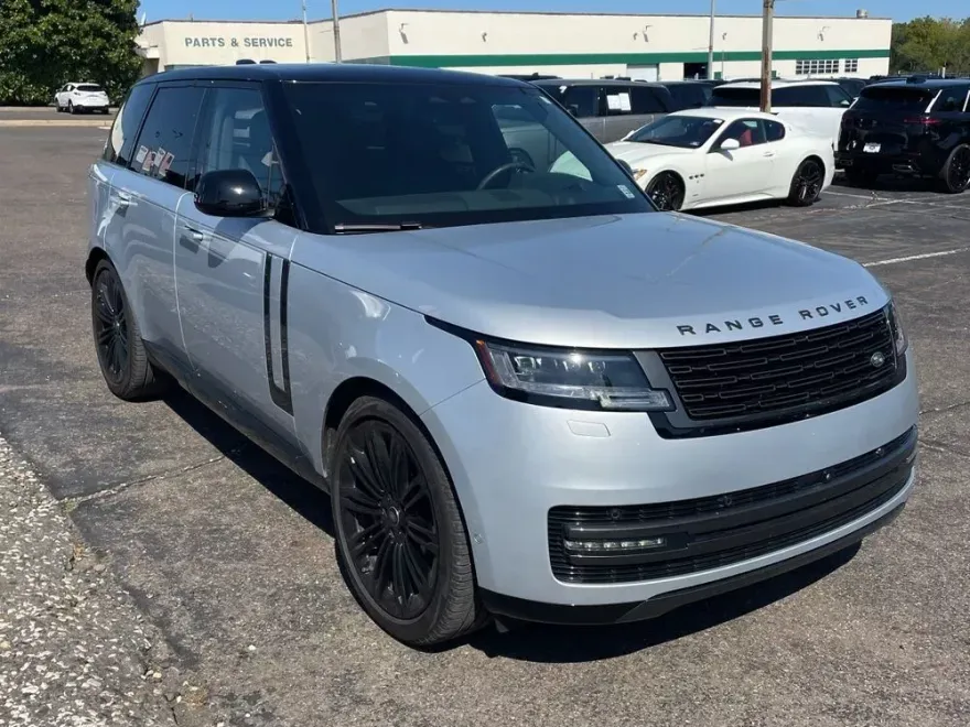 2024 Land Rover Range Rover SE photo 1