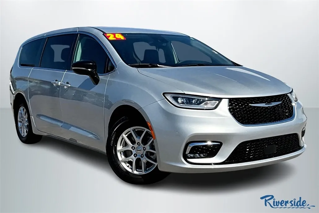 2024 Chrysler Pacifica Touring L photo 1