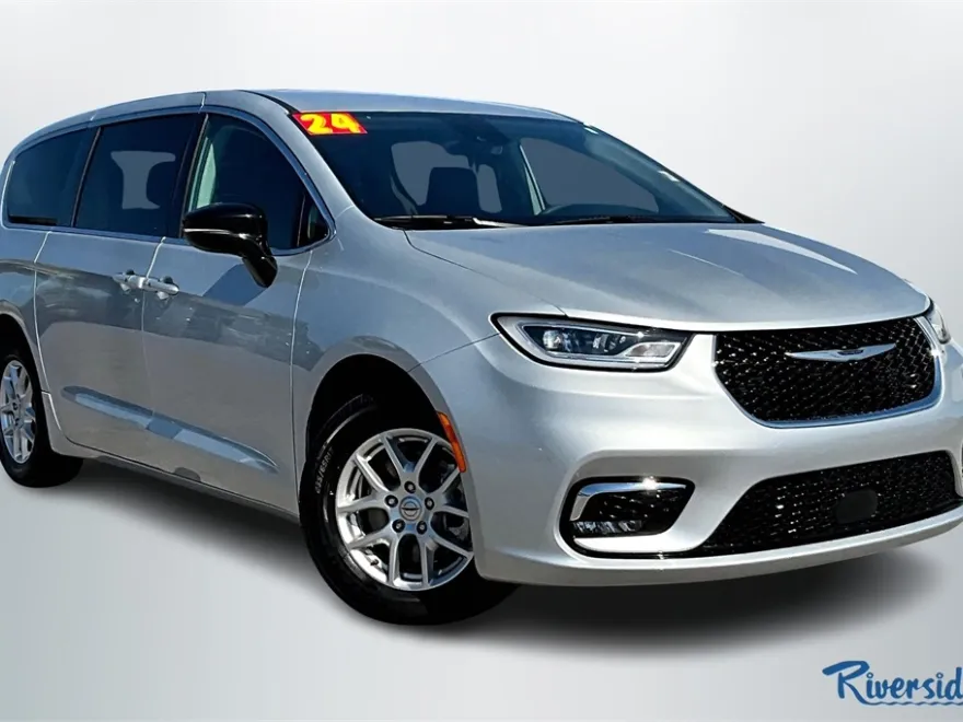 2024 Chrysler Pacifica Touring L photo 1