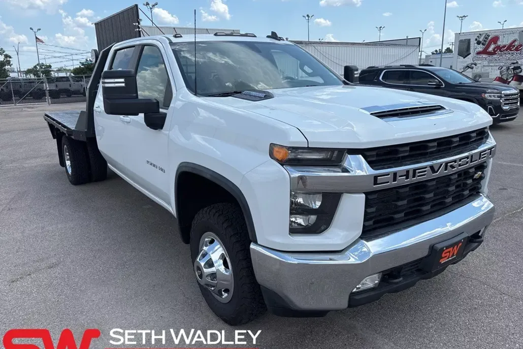 2022 Chevrolet Silverado 3500HD LT photo 1