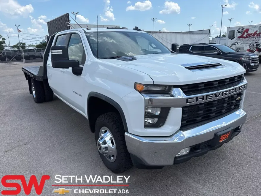 2022 Chevrolet Silverado 3500HD LT photo 1