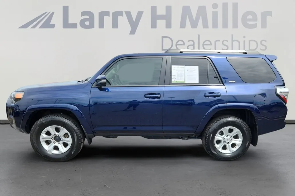 2019 Toyota 4Runner SR5 photo 1