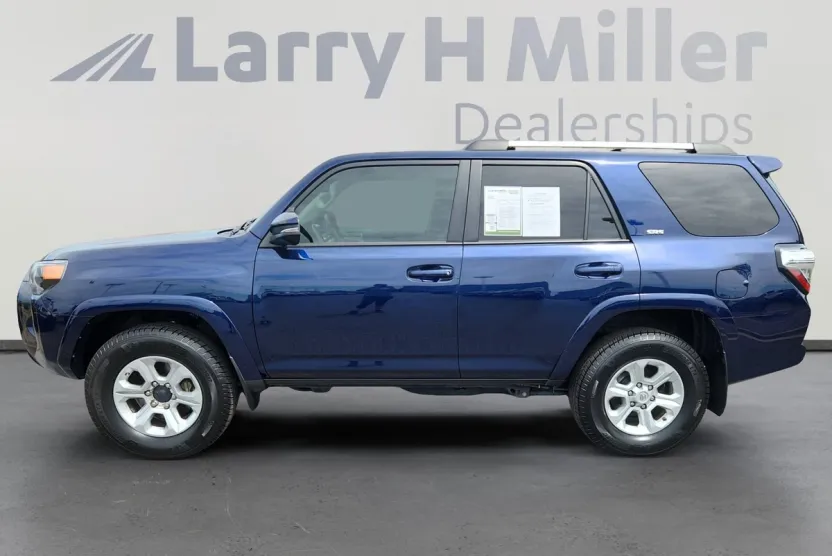 2019 Toyota 4Runner SR5 photo 1