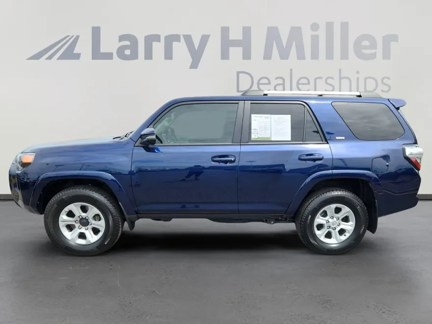2019 Toyota 4Runner SR5 photo 1