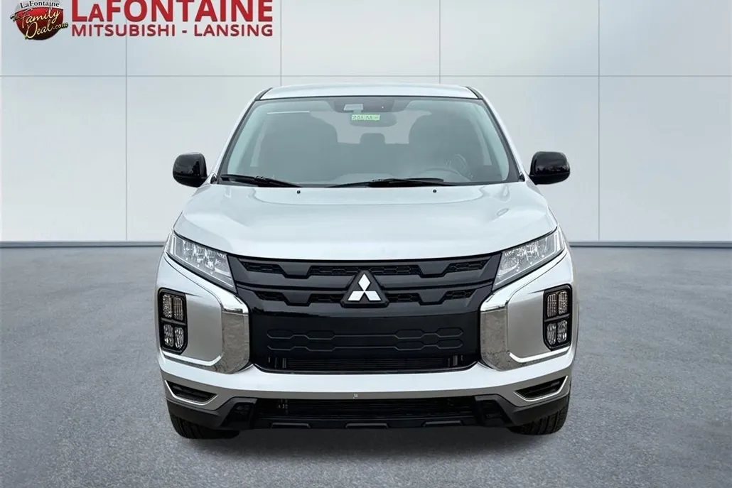 2025 Mitsubishi Outlander Sport LE photo 1